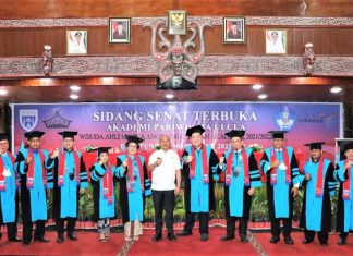 Wisuda Angkatan Pertama Akademi Pariwisata ULCLA Dihadiri Bupati Tapanuli Utara
