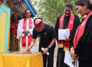 Bupati Egusem Piether Tahun Resmikan Gedung Kebaktian GMIT Viktory Bibinakan