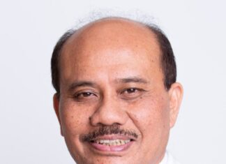 Dr. dr. Waldensius Girsang, SpM (K) Dokter Spesialis Mata dan Aktivis Gereja