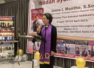 Ibu Pendeta Memberi Motivasi di Acara Ulang Tahun Ke-50 Pemimpin Umum NARWASTU
