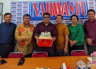 Pdt. Banner Siburian, M.Th dan Pelayan Gereja HKBP Rawamangun Doakan Pemimpin NARWASTU yang Berulang Tahun