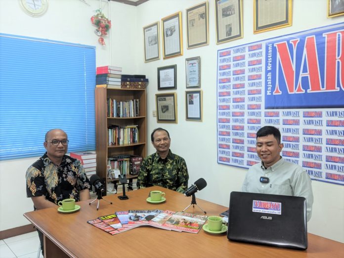 Saat Ketua Umum DPP PERWAMKI, Stevano Margianto (Kedua dari kanan) dan Ketua Panitia Munas VII David Pasaribu (Kiri) dan host Thimoty Kristanto (Kanan) tampil di podcast NARWASTU.