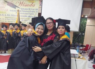 Pendidik dan Pendidikan Kita Penulis dalam sebuah aktivitasnya sebagai dosen di perguruan tinggi swasta di Jakarta.