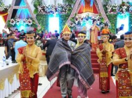 Komunikasi Simbolik di Pesta Adat Pernikahan Batak Toba di Indonesia dan Amerika Serikat